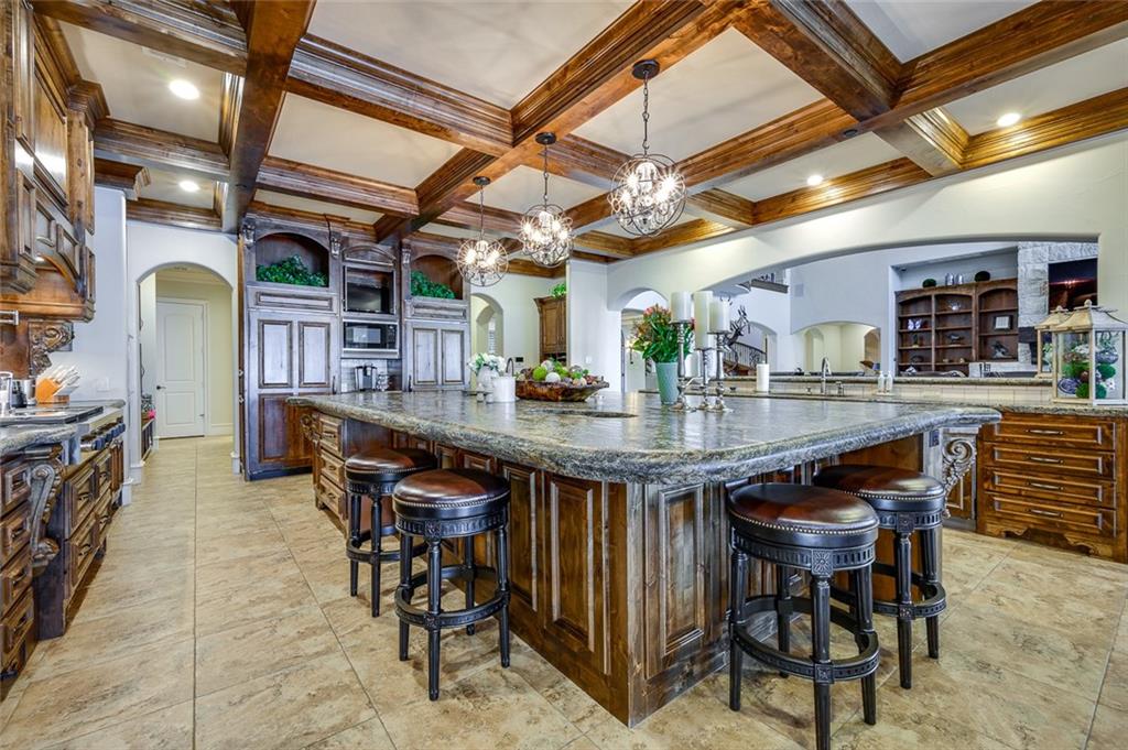 916 Cedar Shores Drive Home in Heath, Texas. Explore the epitome of luxury at Sunset Shores, a stunning estate situated on a picturesque 1.5-acre waterfront lot on Lake Ray Hubbard.