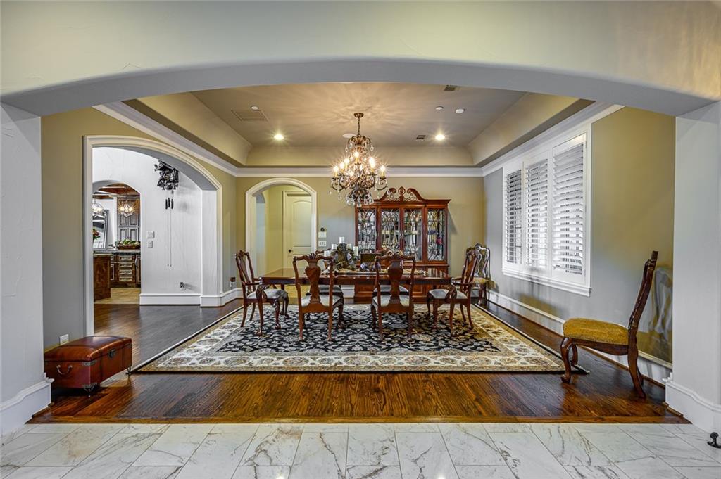 916 Cedar Shores Drive Home in Heath, Texas. Explore the epitome of luxury at Sunset Shores, a stunning estate situated on a picturesque 1.5-acre waterfront lot on Lake Ray Hubbard.