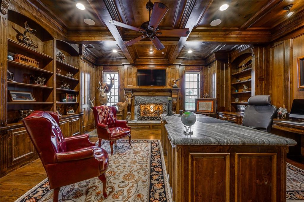 916 Cedar Shores Drive Home in Heath, Texas. Explore the epitome of luxury at Sunset Shores, a stunning estate situated on a picturesque 1.5-acre waterfront lot on Lake Ray Hubbard.
