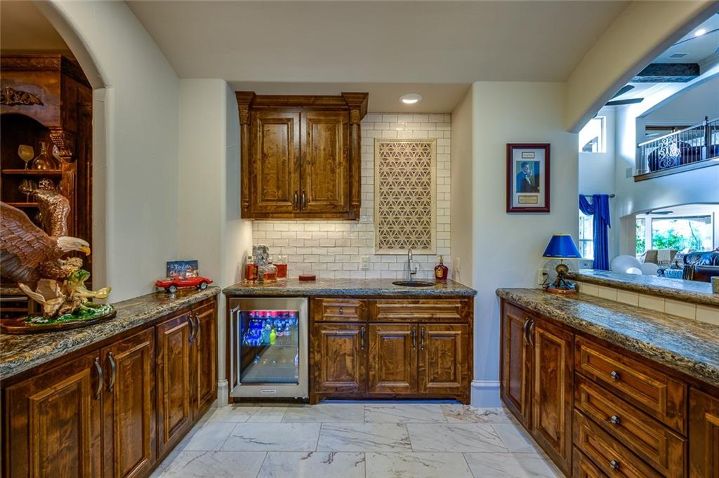 916 Cedar Shores Drive Home in Heath, Texas. Explore the epitome of luxury at Sunset Shores, a stunning estate situated on a picturesque 1.5-acre waterfront lot on Lake Ray Hubbard.