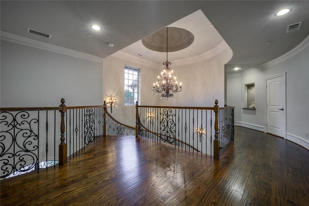 916 Cedar Shores Drive Home in Heath, Texas. Explore the epitome of luxury at Sunset Shores, a stunning estate situated on a picturesque 1.5-acre waterfront lot on Lake Ray Hubbard.