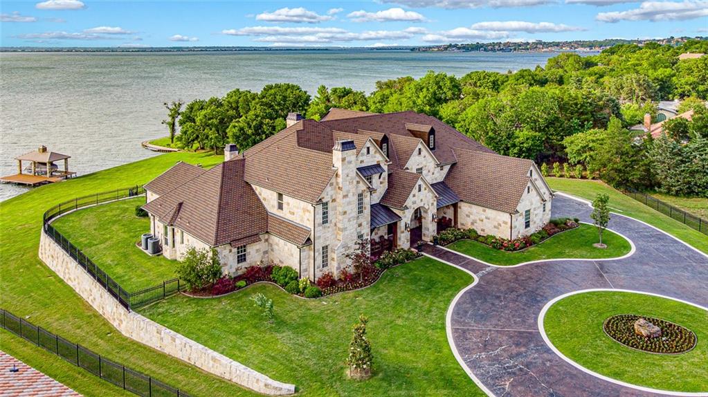 916 Cedar Shores Drive Home in Heath, Texas. Explore the epitome of luxury at Sunset Shores, a stunning estate situated on a picturesque 1.5-acre waterfront lot on Lake Ray Hubbard.