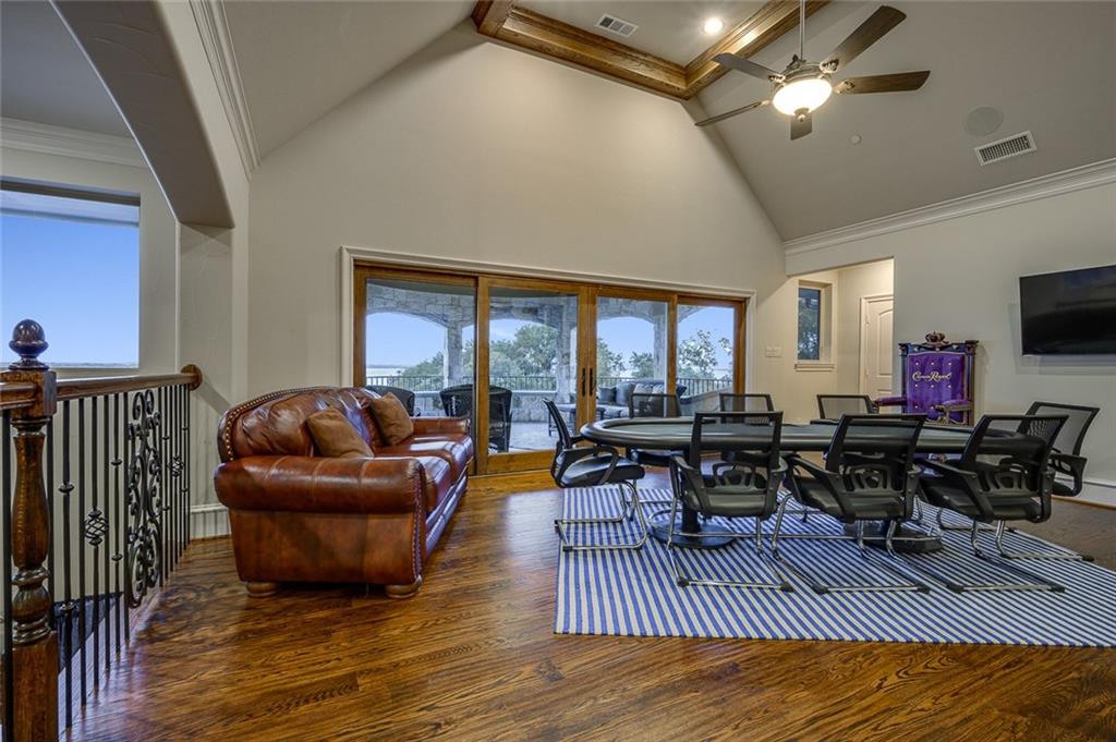 916 Cedar Shores Drive Home in Heath, Texas. Explore the epitome of luxury at Sunset Shores, a stunning estate situated on a picturesque 1.5-acre waterfront lot on Lake Ray Hubbard.
