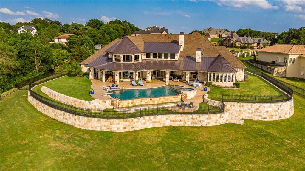 916 Cedar Shores Drive Home in Heath, Texas. Explore the epitome of luxury at Sunset Shores, a stunning estate situated on a picturesque 1.5-acre waterfront lot on Lake Ray Hubbard.