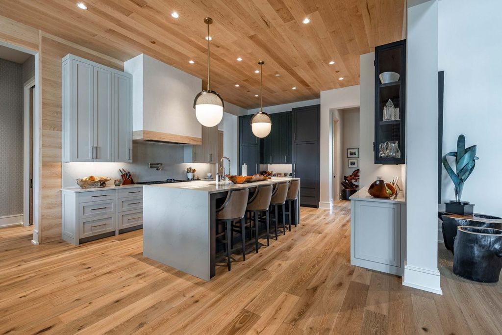 9252 Lehigh Drive Home in Brentwood, Tennessee. Step into luxury living at its finest with this stunning transitional home nestled on a private 3.5-acre lot in Brentwood. Enjoy breathtaking views of the surrounding hillsides from every angle, complemented by Marie-Joe Bouffard’s captivating interior design. 