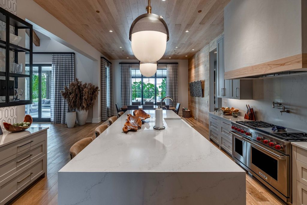 9252 Lehigh Drive Home in Brentwood, Tennessee. Step into luxury living at its finest with this stunning transitional home nestled on a private 3.5-acre lot in Brentwood. Enjoy breathtaking views of the surrounding hillsides from every angle, complemented by Marie-Joe Bouffard’s captivating interior design. 