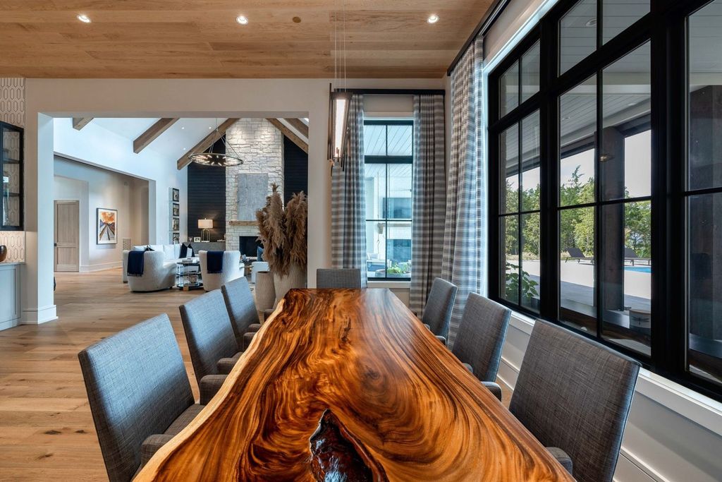 9252 Lehigh Drive Home in Brentwood, Tennessee. Step into luxury living at its finest with this stunning transitional home nestled on a private 3.5-acre lot in Brentwood. Enjoy breathtaking views of the surrounding hillsides from every angle, complemented by Marie-Joe Bouffard’s captivating interior design. 