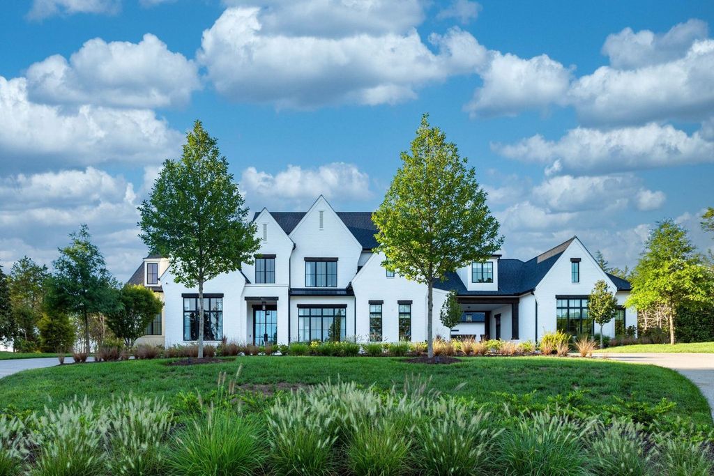 9252 Lehigh Drive Home in Brentwood, Tennessee. Step into luxury living at its finest with this stunning transitional home nestled on a private 3.5-acre lot in Brentwood. Enjoy breathtaking views of the surrounding hillsides from every angle, complemented by Marie-Joe Bouffard’s captivating interior design. 