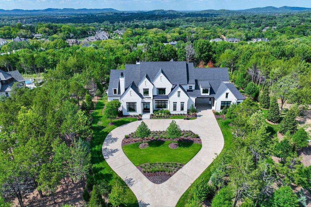 9252 Lehigh Drive Home in Brentwood, Tennessee. Step into luxury living at its finest with this stunning transitional home nestled on a private 3.5-acre lot in Brentwood. Enjoy breathtaking views of the surrounding hillsides from every angle, complemented by Marie-Joe Bouffard’s captivating interior design. 