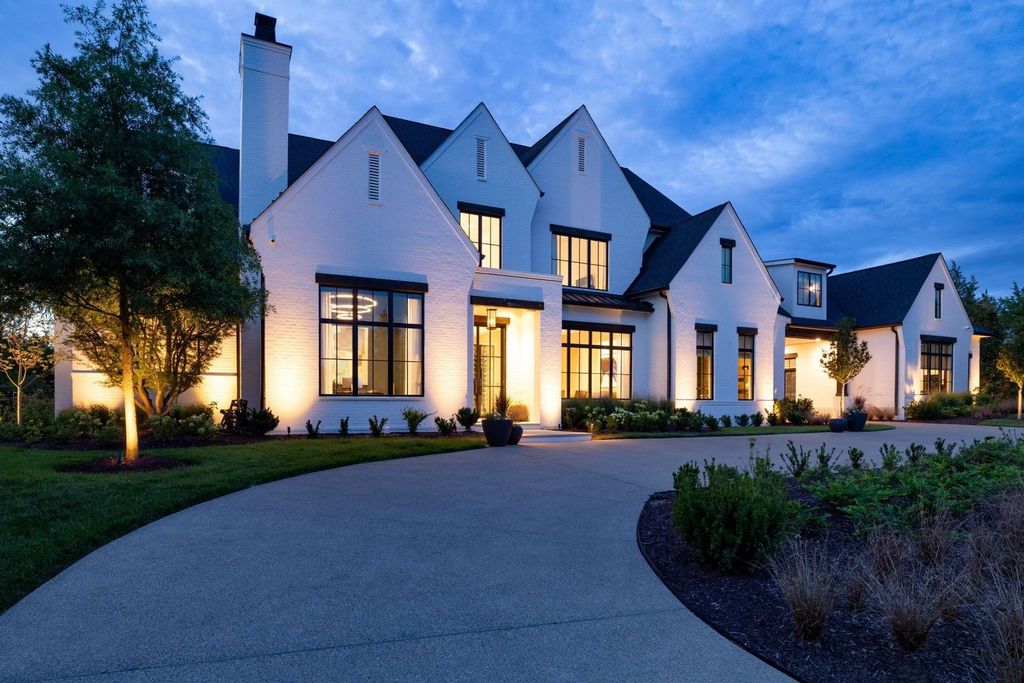 9252 Lehigh Drive Home in Brentwood, Tennessee. Step into luxury living at its finest with this stunning transitional home nestled on a private 3.5-acre lot in Brentwood. Enjoy breathtaking views of the surrounding hillsides from every angle, complemented by Marie-Joe Bouffard’s captivating interior design. 