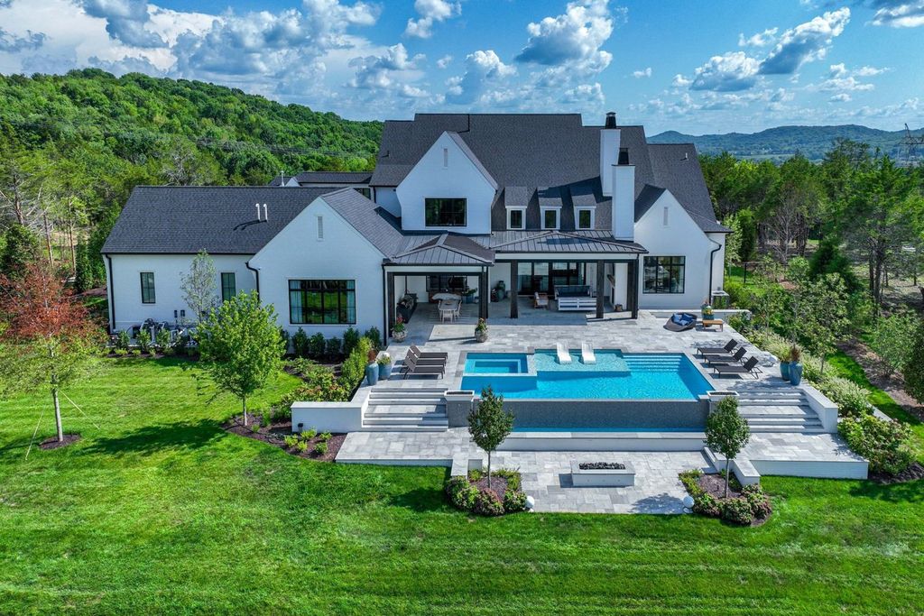 9252 Lehigh Drive Home in Brentwood, Tennessee. Step into luxury living at its finest with this stunning transitional home nestled on a private 3.5-acre lot in Brentwood. Enjoy breathtaking views of the surrounding hillsides from every angle, complemented by Marie-Joe Bouffard’s captivating interior design. 