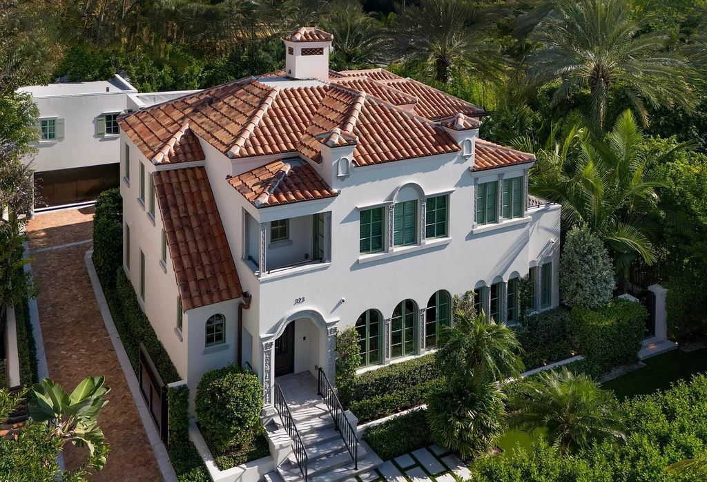Discover luxury living at 323 Chilean Avenue, an impeccably re-imagined masterpiece in the tranquil heart of Palm Beach Town.