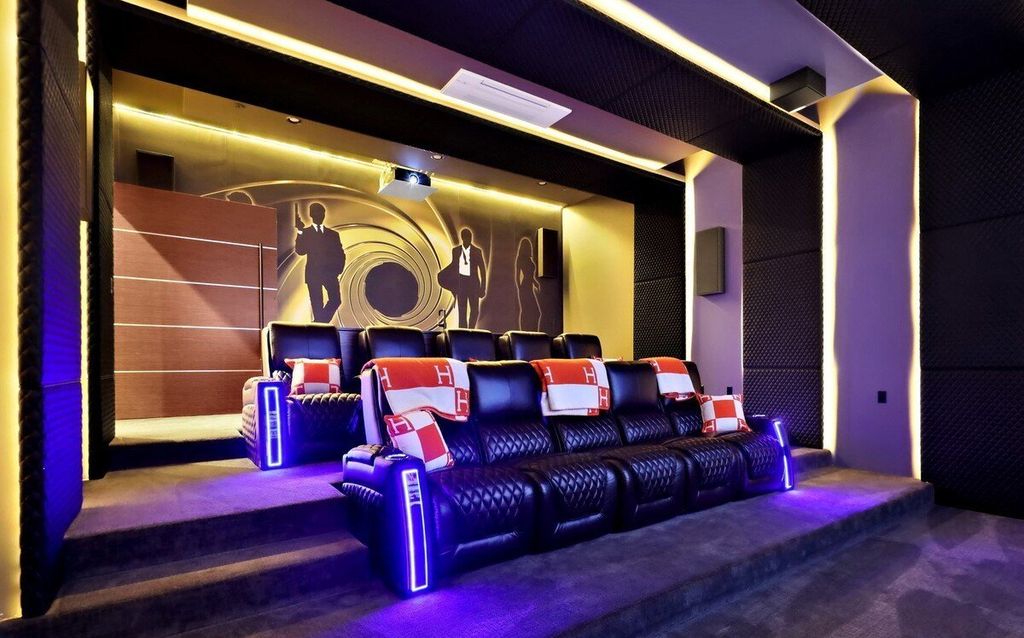 A Contemporary Masterpiece with Breathtaking Bay and Islands Panoramas Priced at 6.495 Million in Washington 32