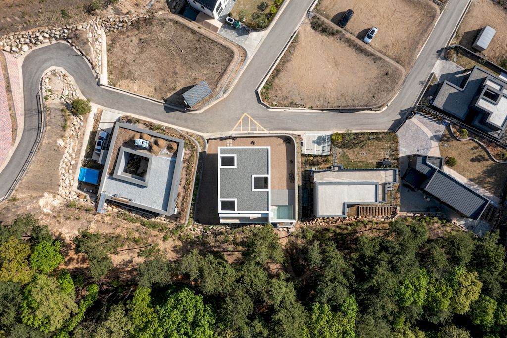 A Weekend House, a Tranquil Escape by Architecture Lab Boum