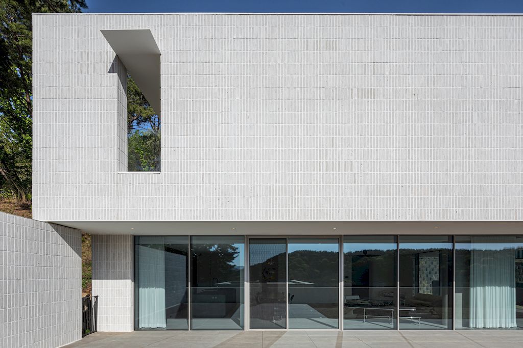 A Weekend House, a Tranquil Escape by Architecture Lab Boum