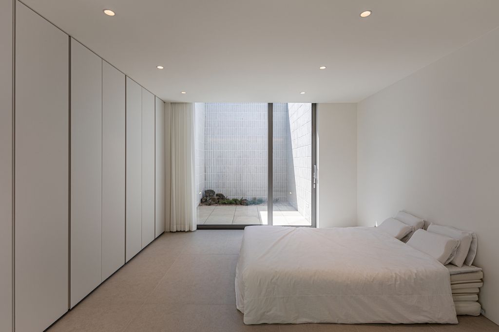 A Weekend House, a Tranquil Escape by Architecture Lab Boum