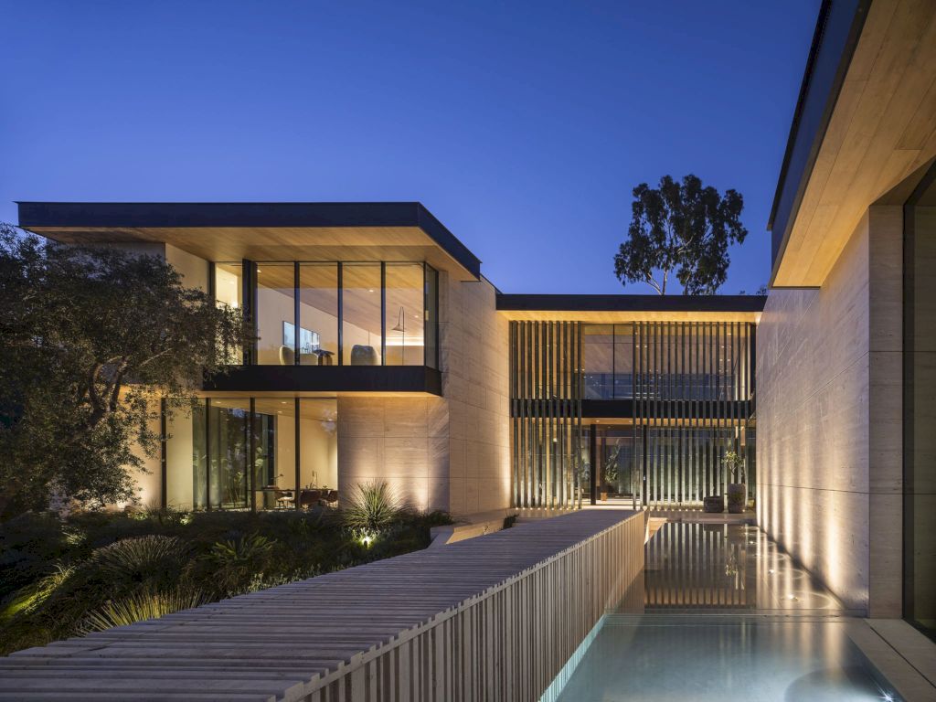 Aria House with Panoramic Views by McClean Design