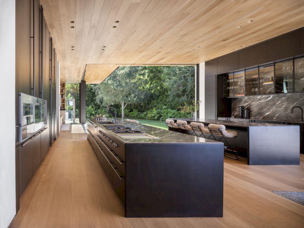 Aria House with Panoramic Views by McClean Design