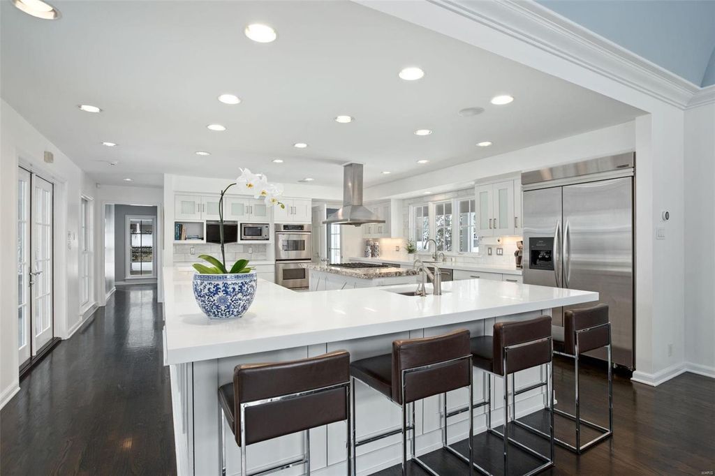 Exceptional Architectural Masterpiece Luxury Living on Two Acres in Missouri Offered at 2.49 Million 10