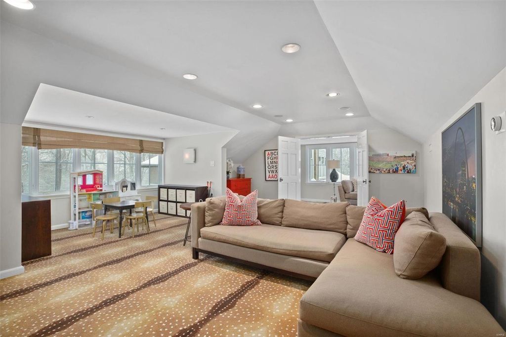 Exceptional Architectural Masterpiece Luxury Living on Two Acres in Missouri Offered at 2.49 Million 25