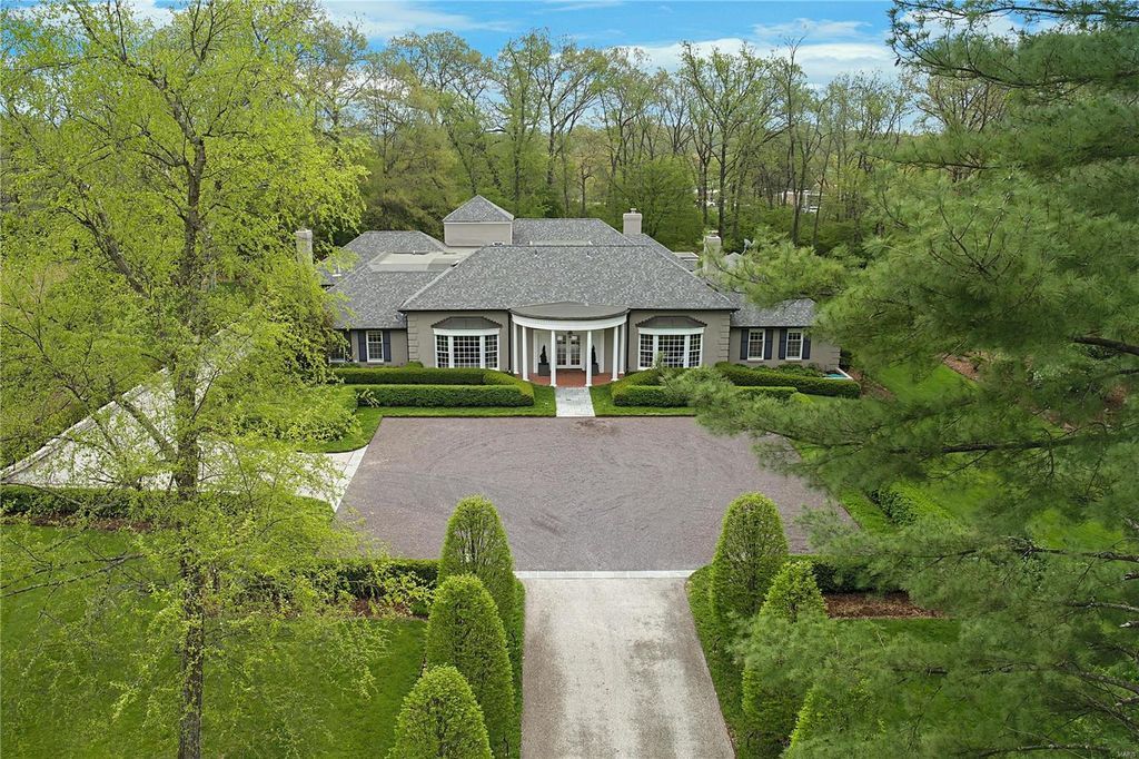 Exceptional Architectural Masterpiece Luxury Living on Two Acres in Missouri Offered at 2.49 Million 34