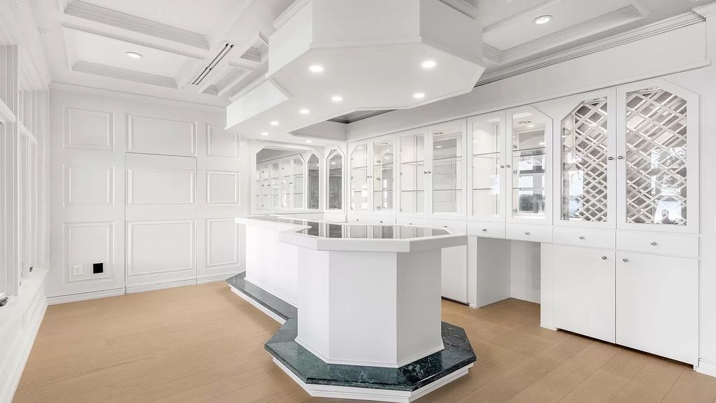 Discover an unparalleled opportunity in South Florida with this magnificent estate boasting nearly 4 acres of prime coastline, featuring 350 feet of direct Intracoastal waterfrontage and an additional 350 feet of direct oceanfrontage.