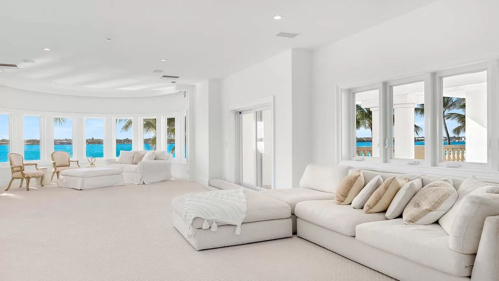 Discover an unparalleled opportunity in South Florida with this magnificent estate boasting nearly 4 acres of prime coastline, featuring 350 feet of direct Intracoastal waterfrontage and an additional 350 feet of direct oceanfrontage.