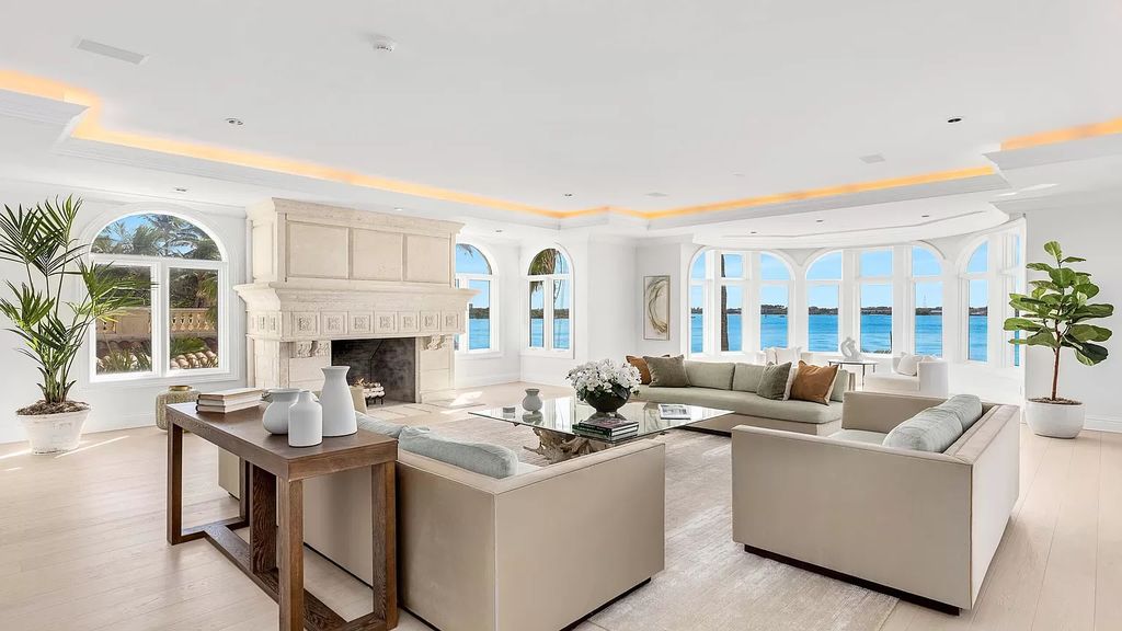 Discover an unparalleled opportunity in South Florida with this magnificent estate boasting nearly 4 acres of prime coastline, featuring 350 feet of direct Intracoastal waterfrontage and an additional 350 feet of direct oceanfrontage.