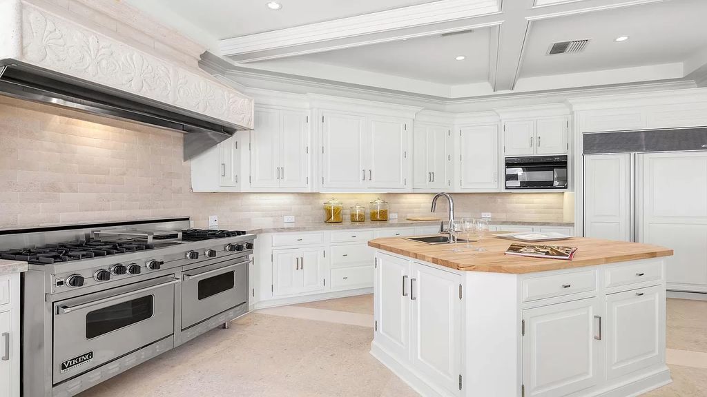 Discover an unparalleled opportunity in South Florida with this magnificent estate boasting nearly 4 acres of prime coastline, featuring 350 feet of direct Intracoastal waterfrontage and an additional 350 feet of direct oceanfrontage.