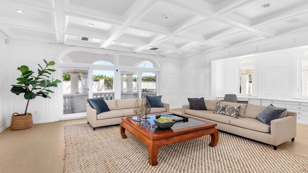 Discover an unparalleled opportunity in South Florida with this magnificent estate boasting nearly 4 acres of prime coastline, featuring 350 feet of direct Intracoastal waterfrontage and an additional 350 feet of direct oceanfrontage.
