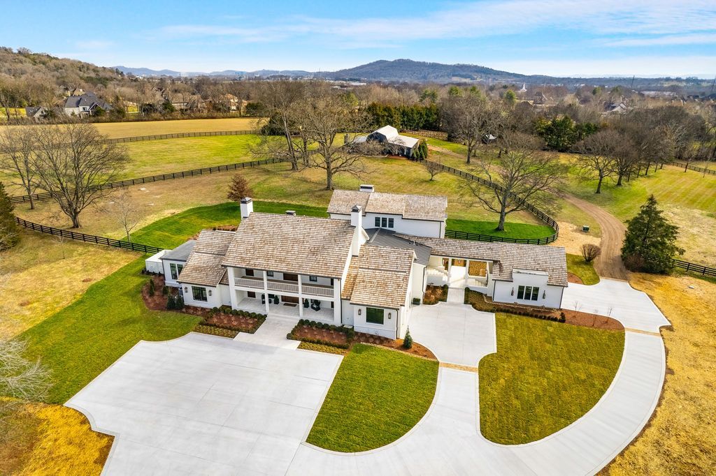 Exquisite Family Compound in Tennessee Listed at 845 Million 1