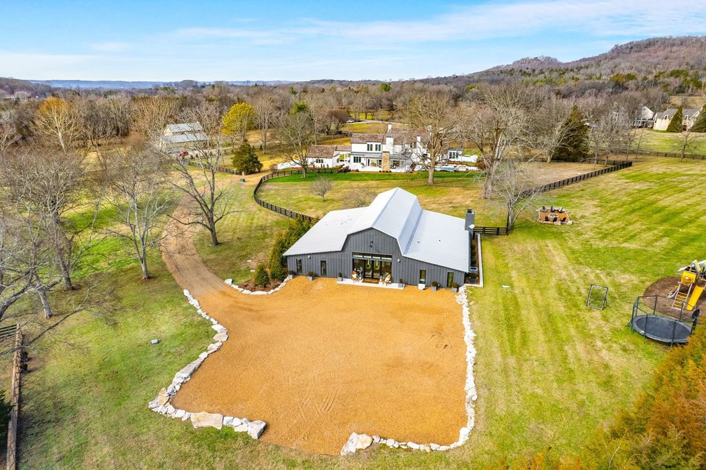 Exquisite Family Compound in Tennessee Listed at 845 Million 30