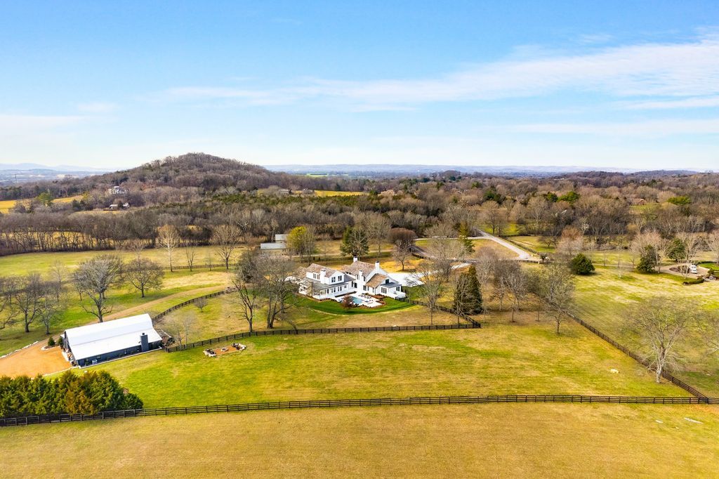 Exquisite Family Compound in Tennessee Listed at 845 Million 39
