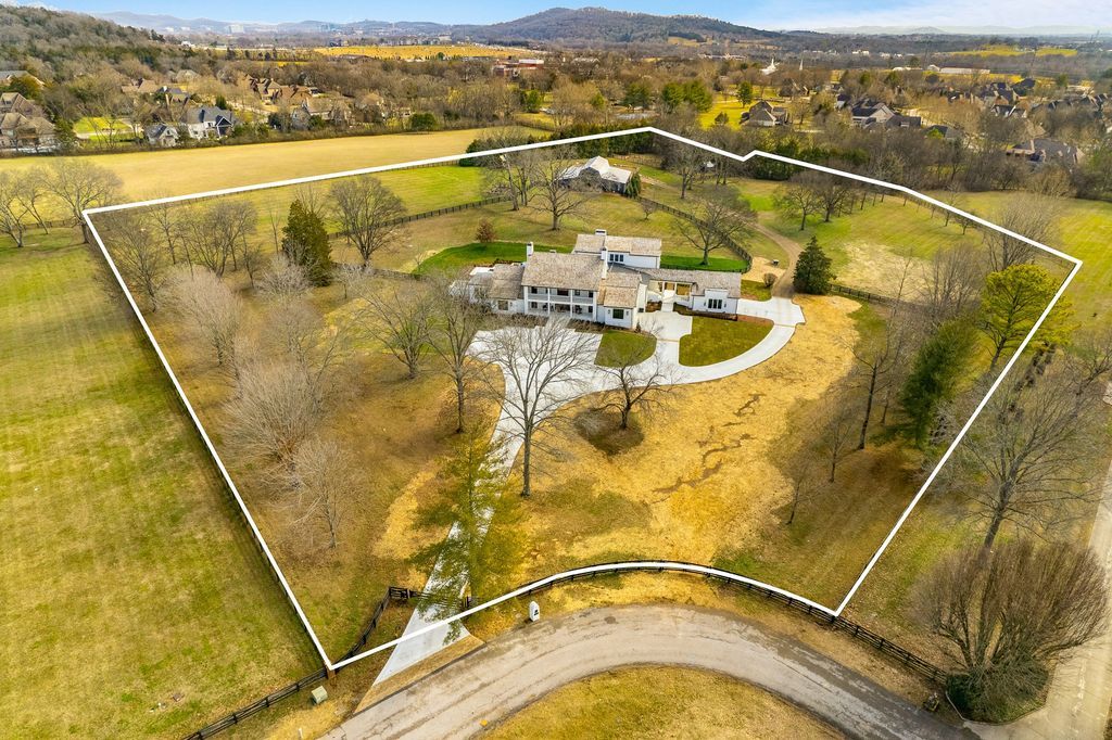 Exquisite Family Compound in Tennessee Listed at 845 Million 40