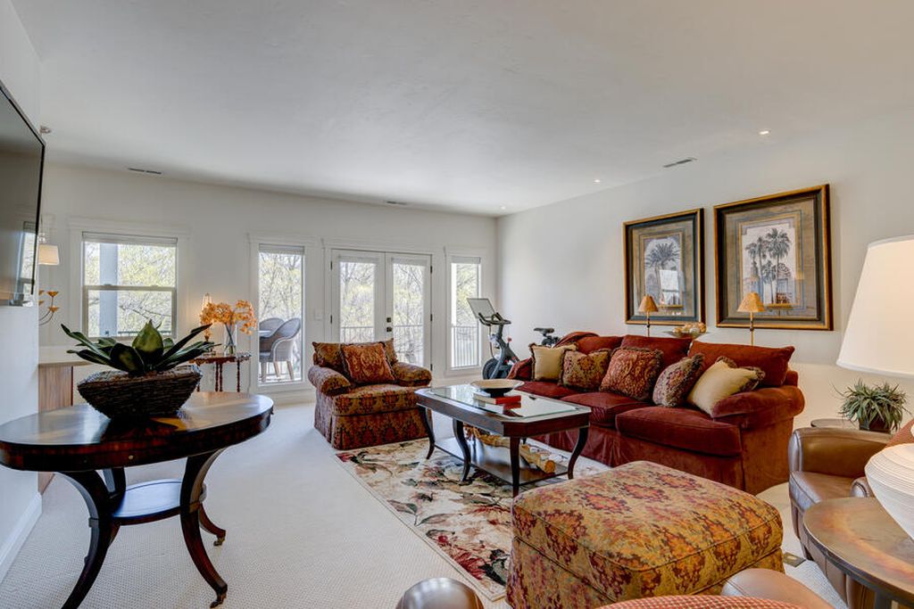 Idyllic Riverfront Retreat Spectacular Boise River Views Await in this Luxurious 2.395 Million Home 27