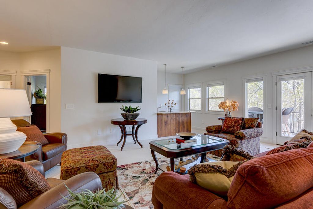 Idyllic Riverfront Retreat Spectacular Boise River Views Await in this Luxurious 2.395 Million Home 28