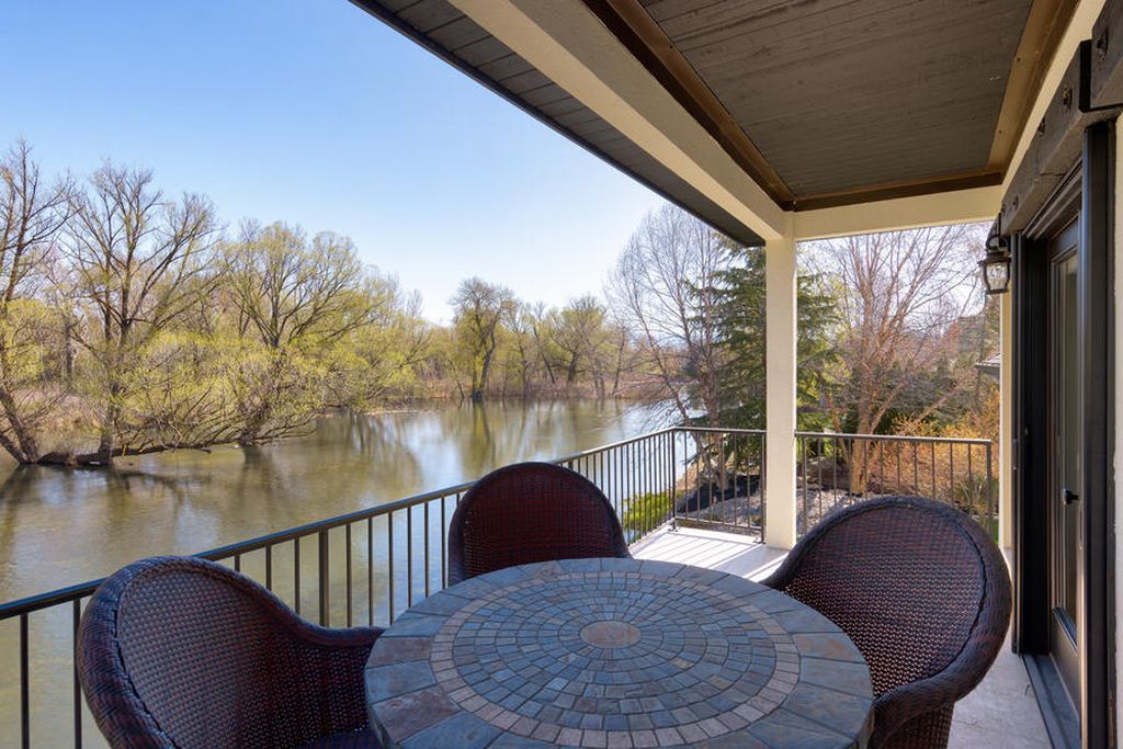 Idyllic Riverfront Retreat Spectacular Boise River Views Await in this Luxurious 2.395 Million Home 31