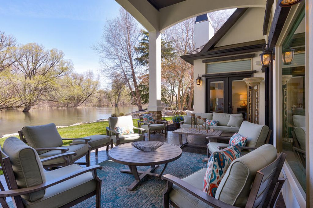 Idyllic Riverfront Retreat Spectacular Boise River Views Await in this Luxurious 2.395 Million Home 37