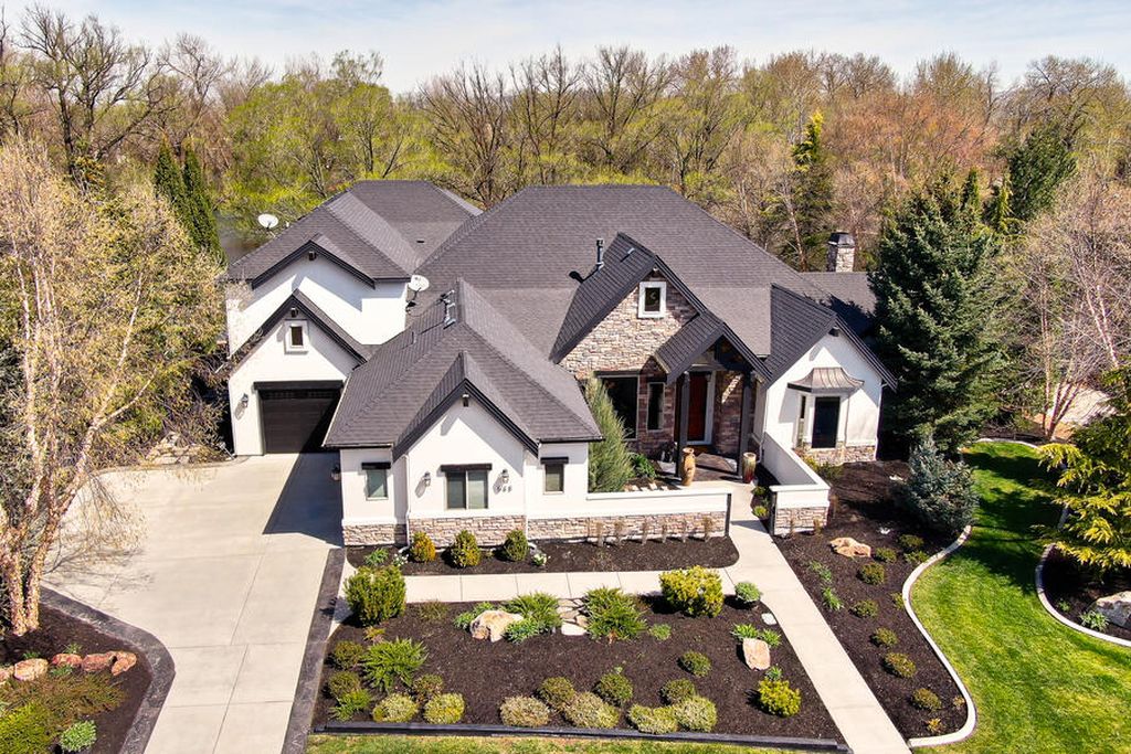 Idyllic Riverfront Retreat Spectacular Boise River Views Await in this Luxurious 2.395 Million Home 4