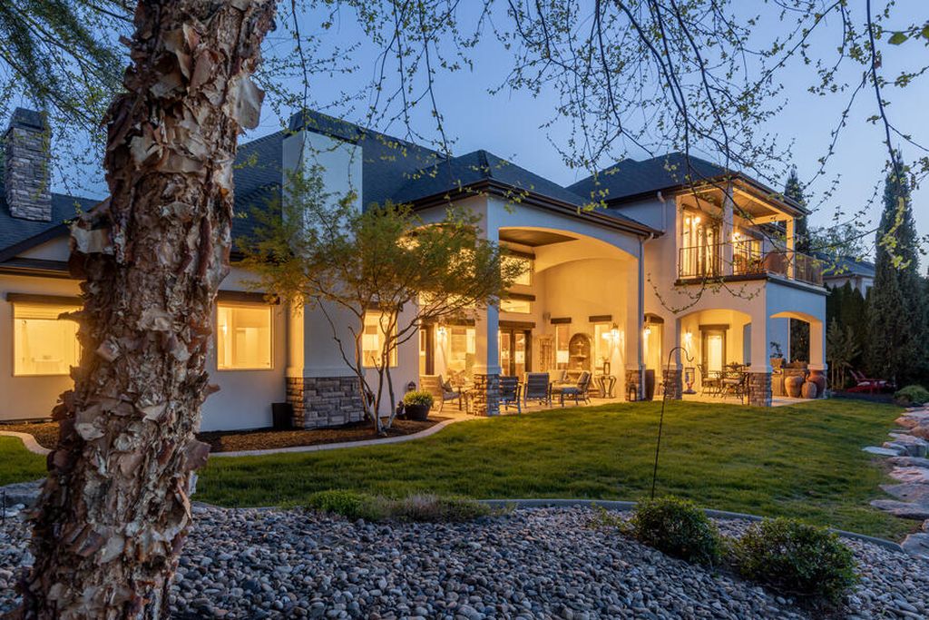 Idyllic Riverfront Retreat Spectacular Boise River Views Await in this Luxurious 2.395 Million Home 40