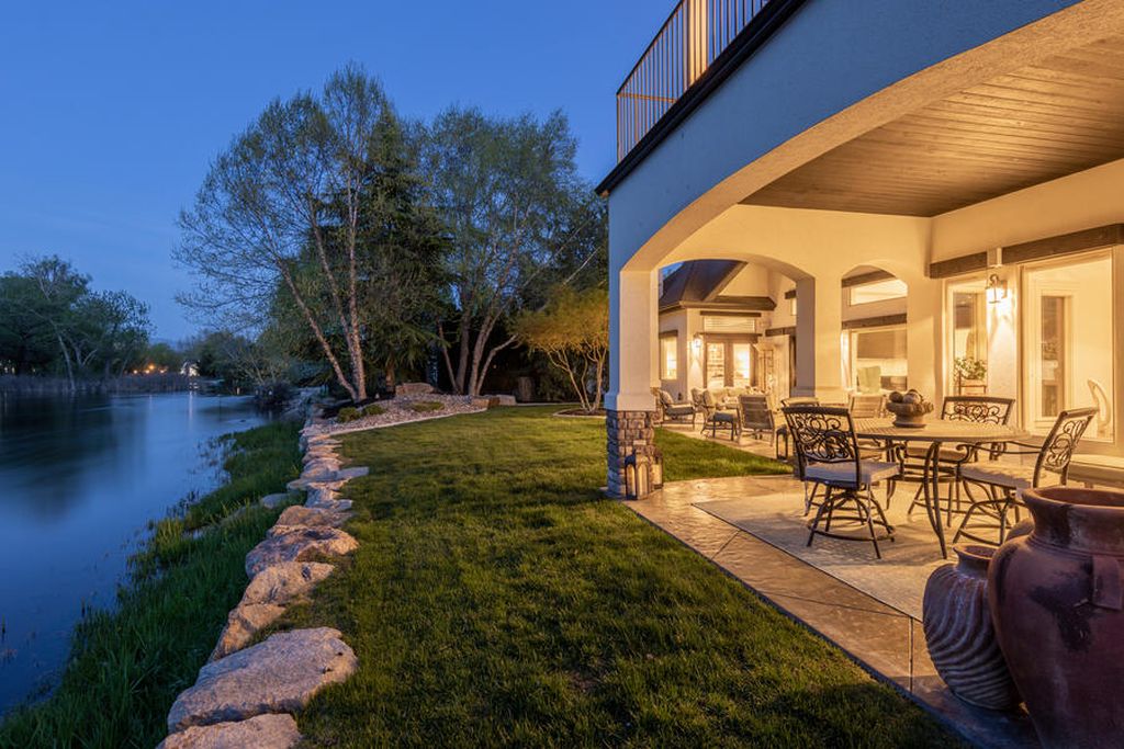 Idyllic Riverfront Retreat Spectacular Boise River Views Await in this Luxurious 2.395 Million Home 41