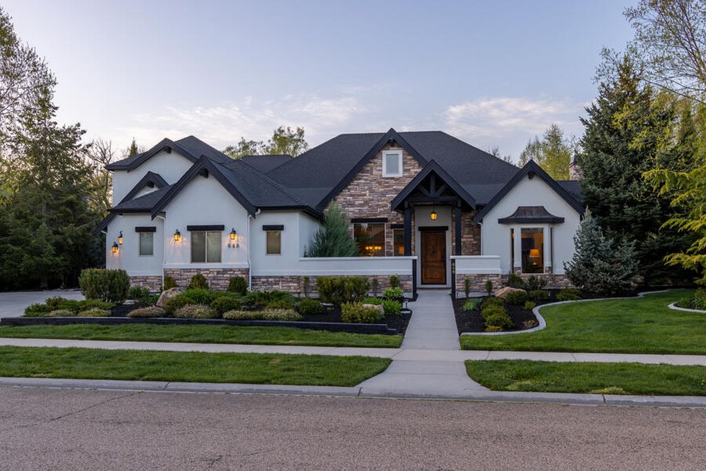 Idyllic Riverfront Retreat Spectacular Boise River Views Await in this Luxurious 2.395 Million Home 43