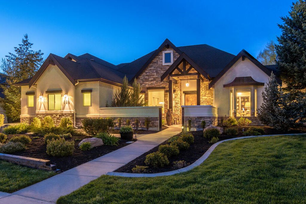 Idyllic Riverfront Retreat Spectacular Boise River Views Await in this Luxurious 2.395 Million Home 45