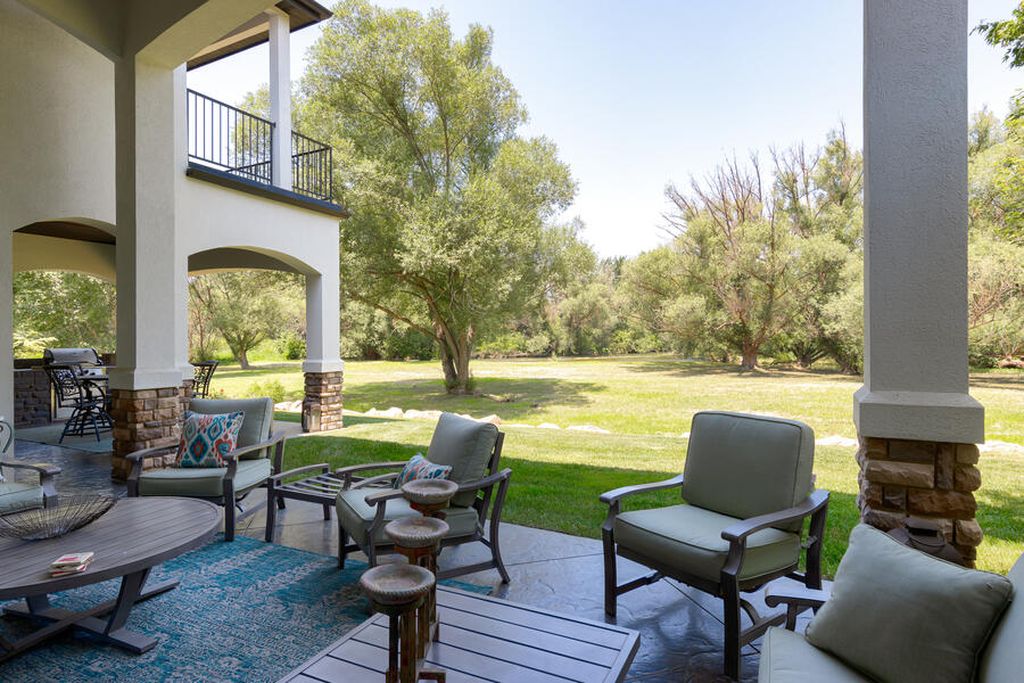Idyllic Riverfront Retreat Spectacular Boise River Views Await in this Luxurious 2.395 Million Home 46