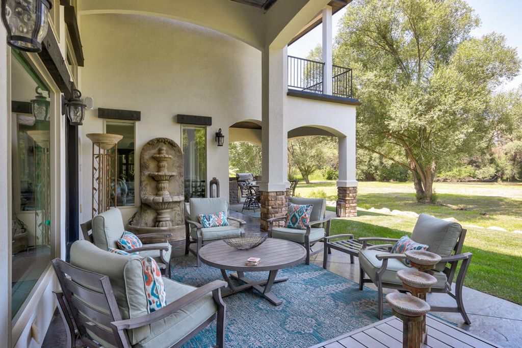 Idyllic Riverfront Retreat Spectacular Boise River Views Await in this Luxurious 2.395 Million Home 47
