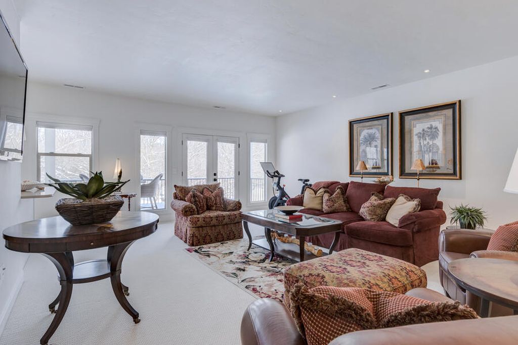 Idyllic Riverfront Retreat Spectacular Boise River Views Await in this Luxurious 2.395 Million Home 54