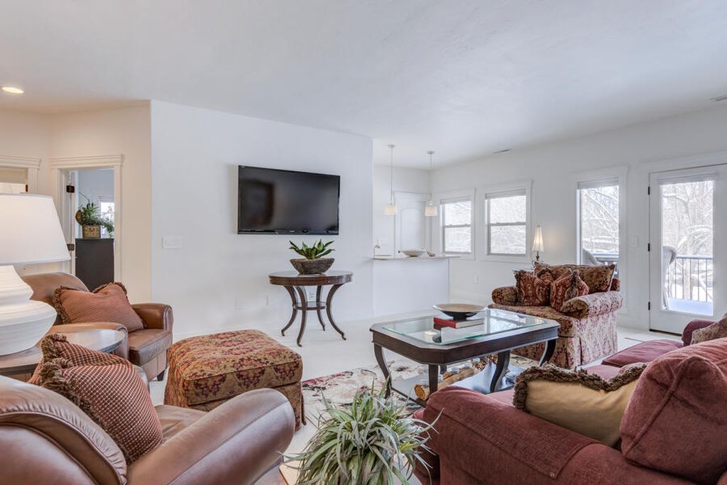 Idyllic Riverfront Retreat Spectacular Boise River Views Await in this Luxurious 2.395 Million Home 55