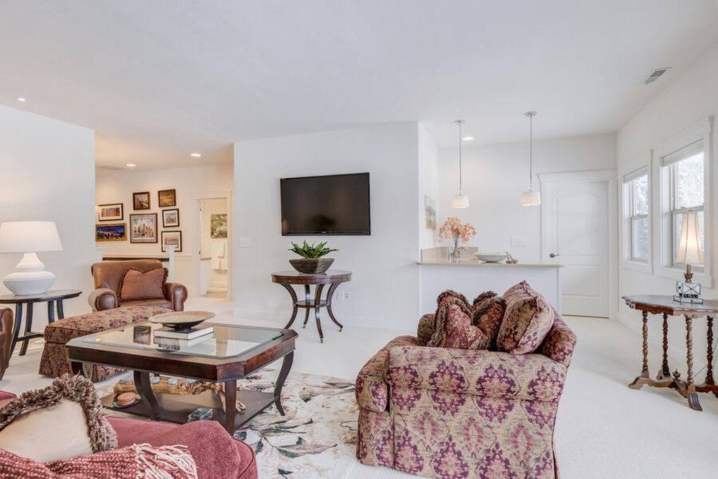 Idyllic Riverfront Retreat Spectacular Boise River Views Await in this Luxurious 2.395 Million Home 56