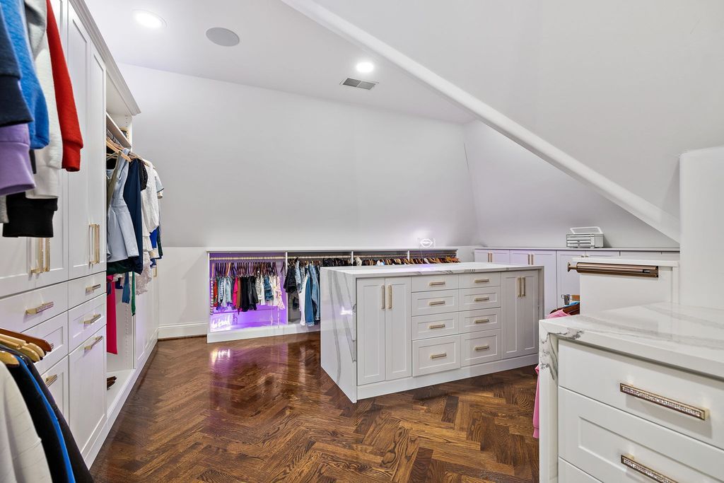 LaurelBrooke Estate Exquisite Design Elite Amenities and Unmatched Elegance Asks for 8.6 Million 30