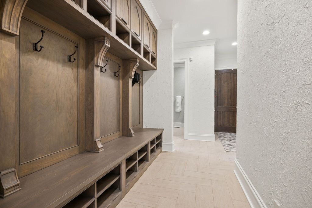 LaurelBrooke Estate Exquisite Design Elite Amenities and Unmatched Elegance Asks for 8.6 Million 37